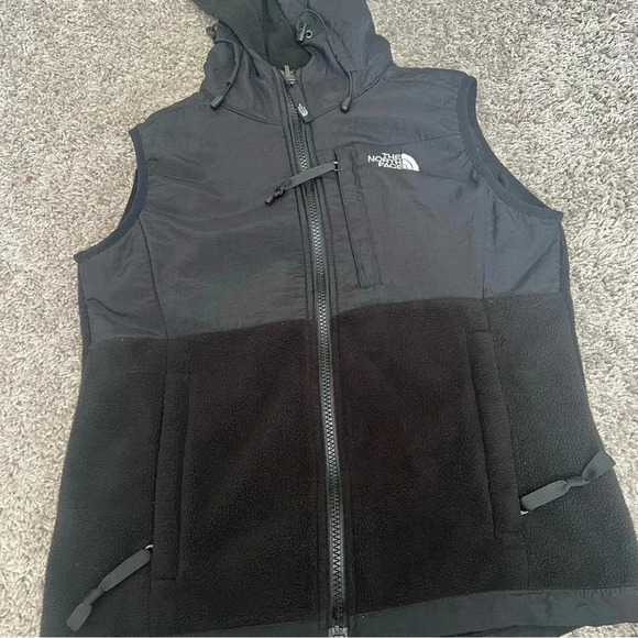 The North Face Black Vest with hood - Picture 10 of 10